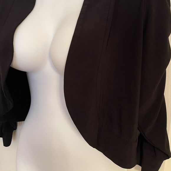 Shrug/Open Cardigan with detail sleeves - Picture 2 of 8